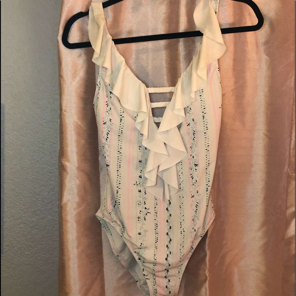 EUC LILLY PULITZER swimsuit - Picture 2 of 8